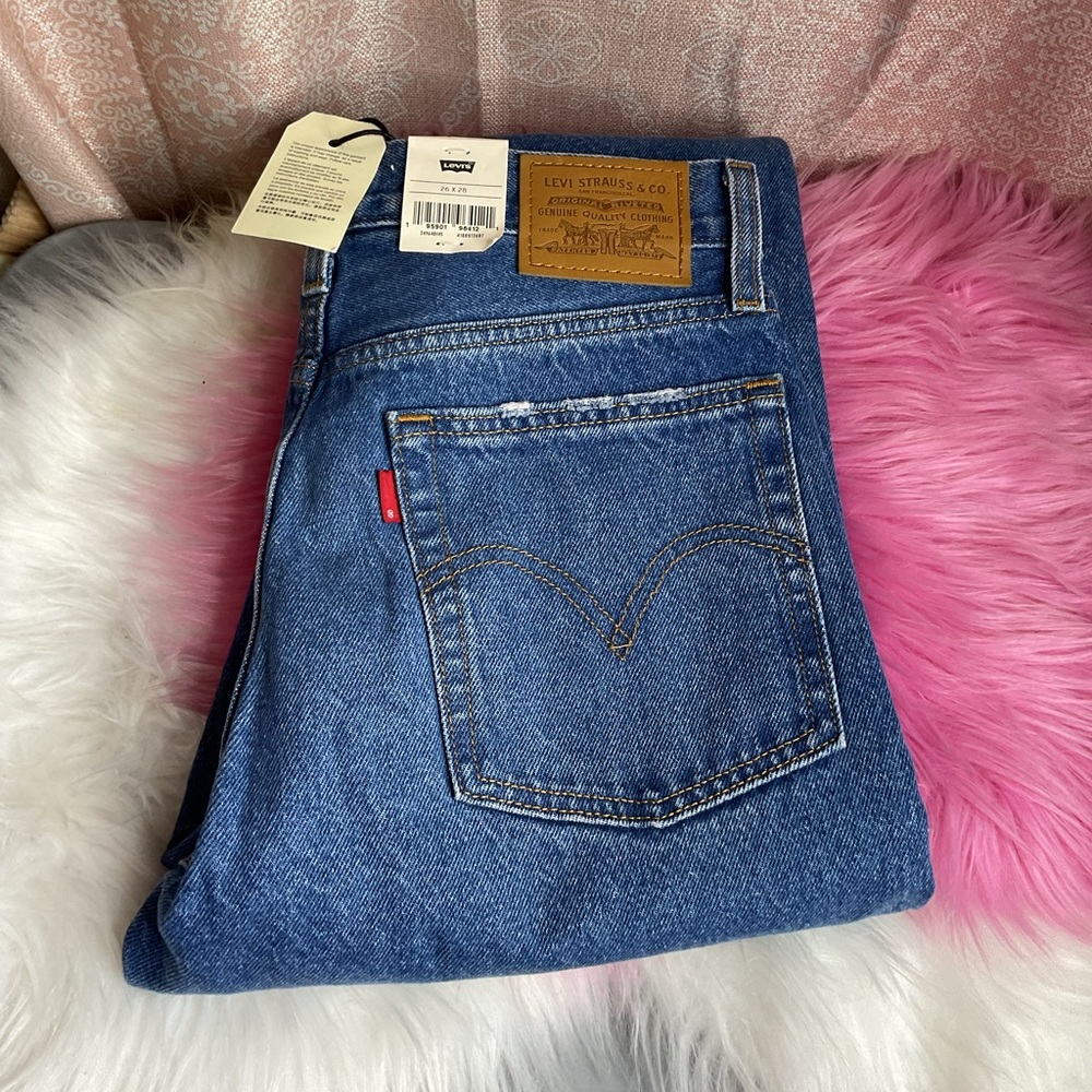 Levi’s Premium Wedgie Straight High Rise Jeans - Picture 6 of 7